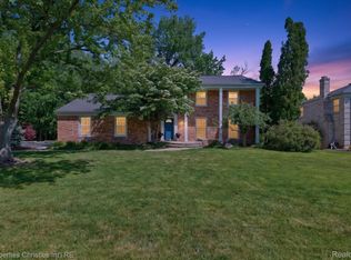 4352 Greenstown Dr, West Bloomfield, MI 48323