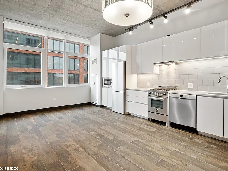 171 N Aberdeen St #1005 — Photo 1