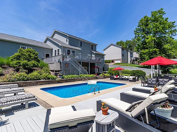 3rd image of 14 Ledgewood Dr