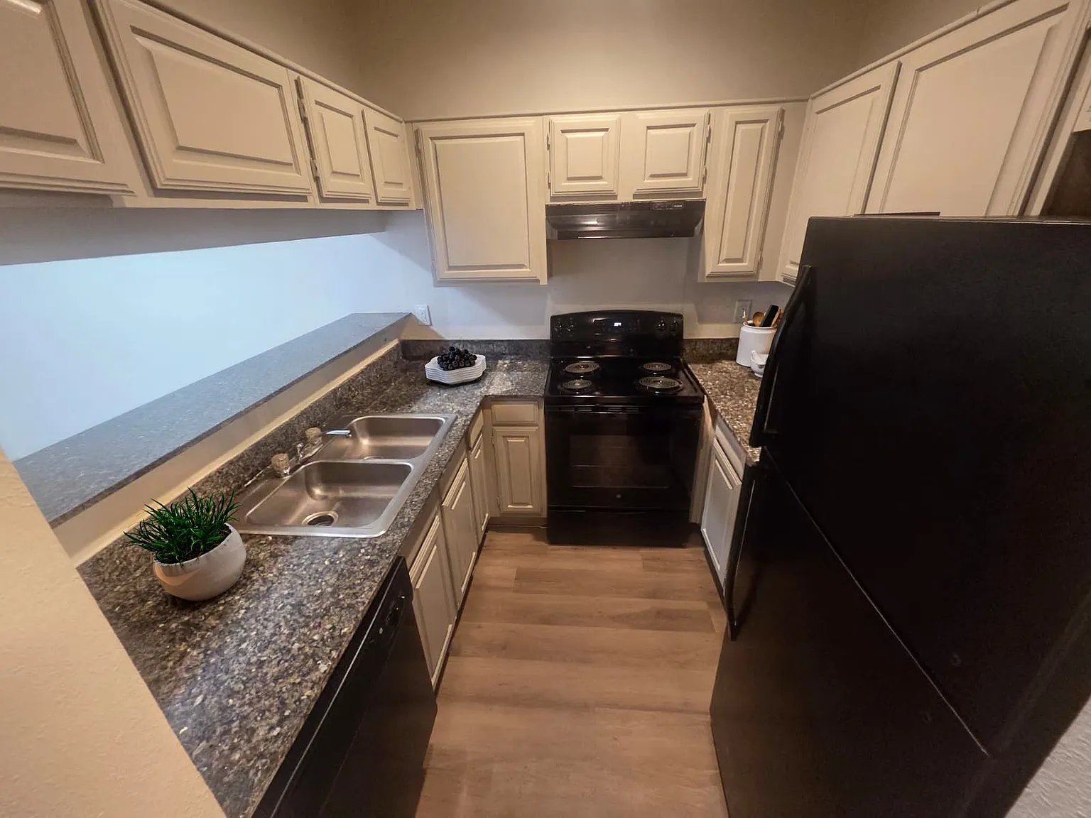 1 bed, 688 sqft, $980 — Photo 2