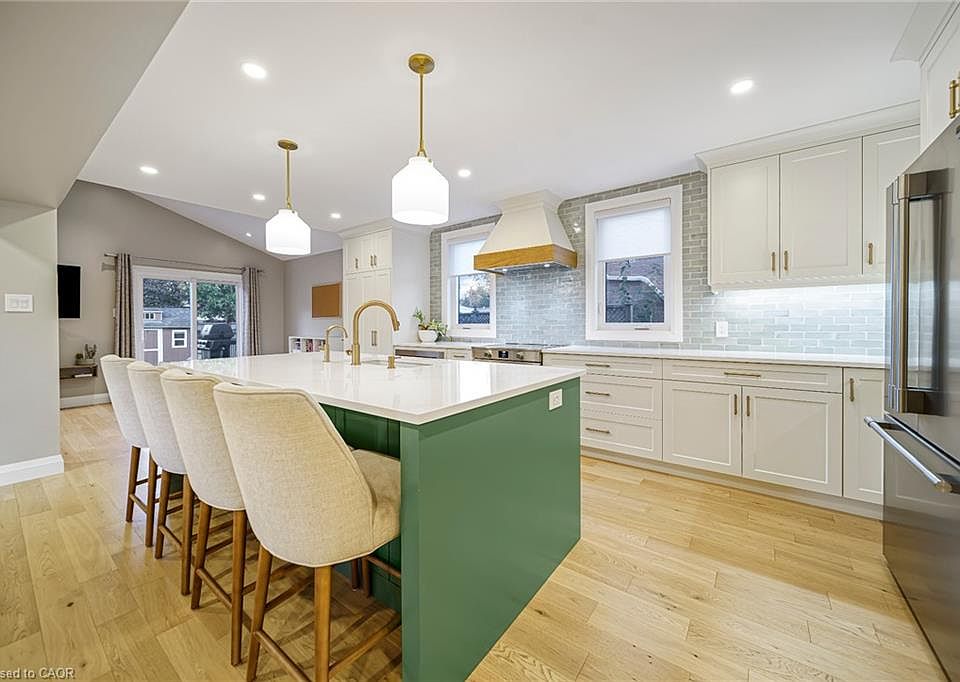 1st image of 99 Beechmanor Cres
