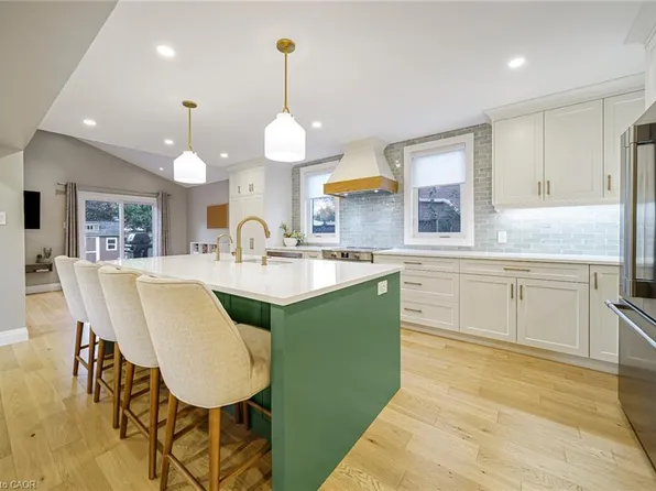 99 Beechmanor Cres, Kitchener, ON N2N 3H5