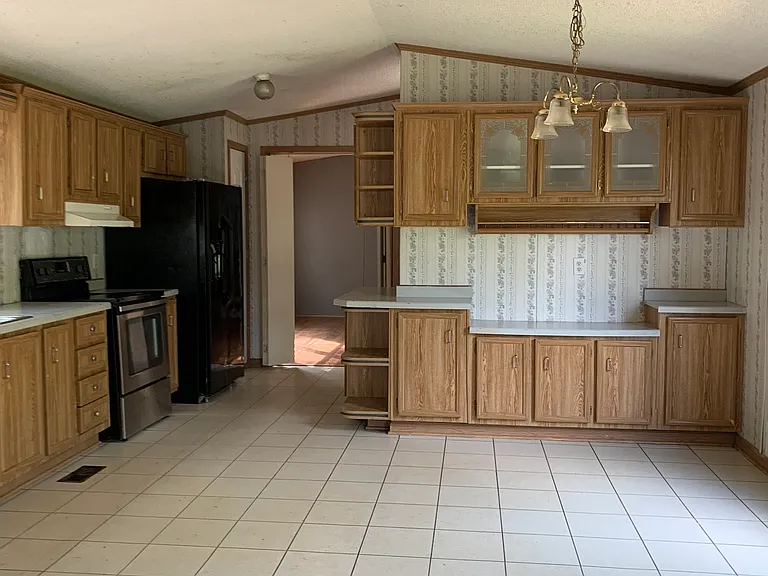 1852 Covington Ln NE — Photo 3