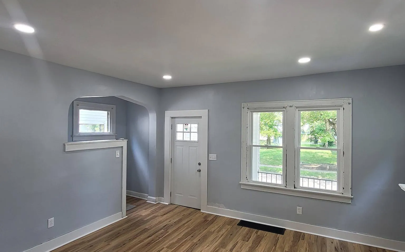 401 S Harris Ave — Photo 3