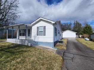32 Oshea Ln, Waynesville, NC 28786
