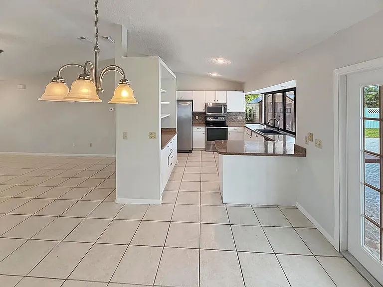 2310 SW Fern Cir — Photo 3
