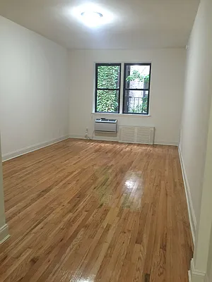 Rented by Paley Management | media 21