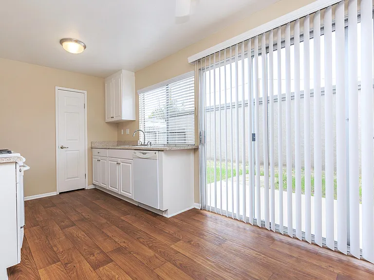Meadowood Place Apartment Homes — Photo 31