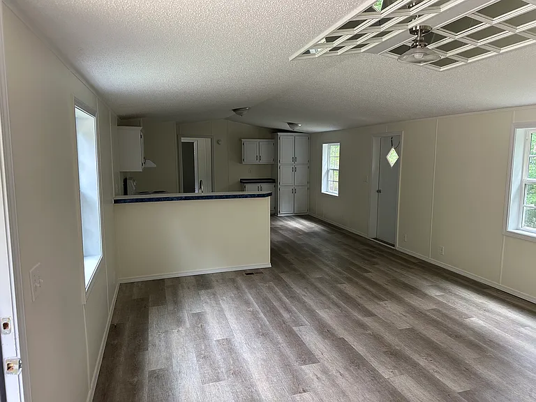 140 Baywood Trl — Photo 2