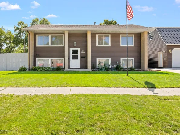 302 29th Ave N, Fargo, ND 58102