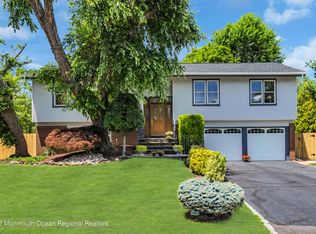 102 Vermont Ct, Matawan, NJ 07747