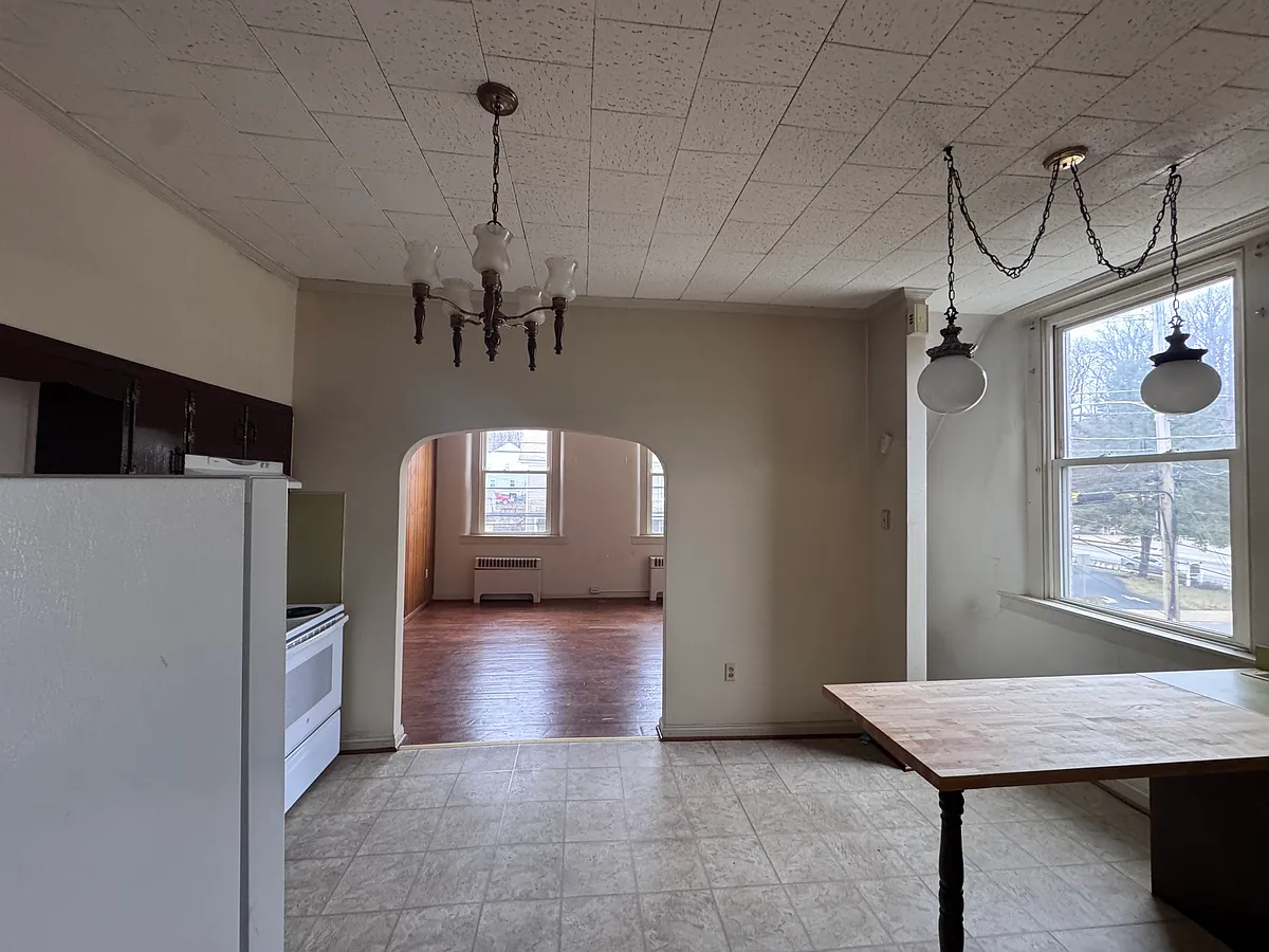 Building Photo - 108 Main St #B
