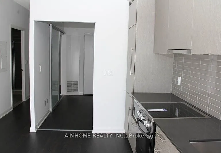 435 Richmond St W #505 — Photo 5