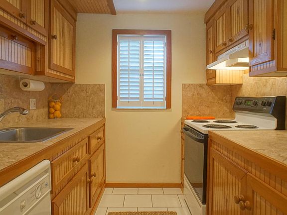 4th image of 689 NE 6th Ct #1020