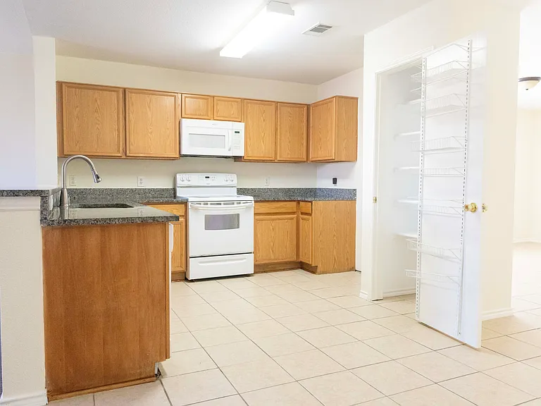 8929 Sagebrush Trl — Photo 5