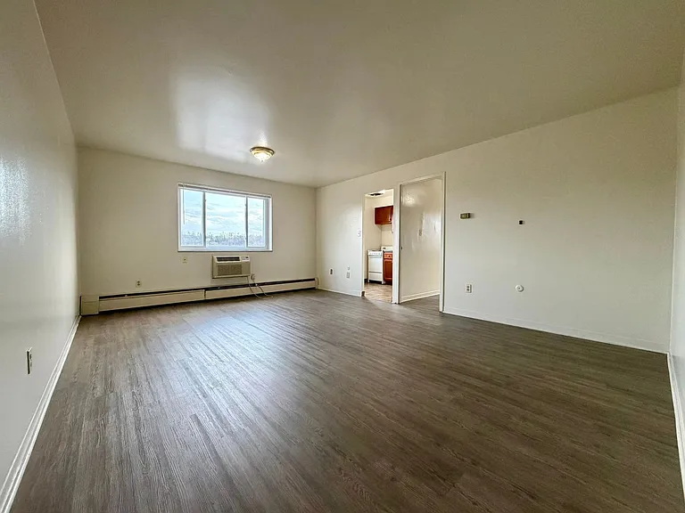 Brett Manor — Photo 12