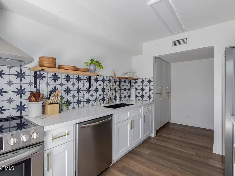 8241 N Central Ave #13 — Photo 9
