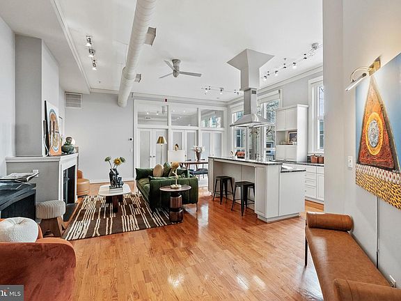 3rd image of 2380 Champlain St NW APT 202