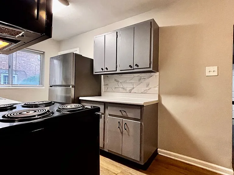 555 Hadley Avenue — Photo 8