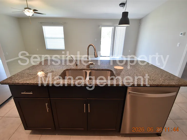 13021 Meadow Pond Pl — Photo 15