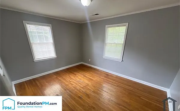 4413 Castle Ave — Photo 7