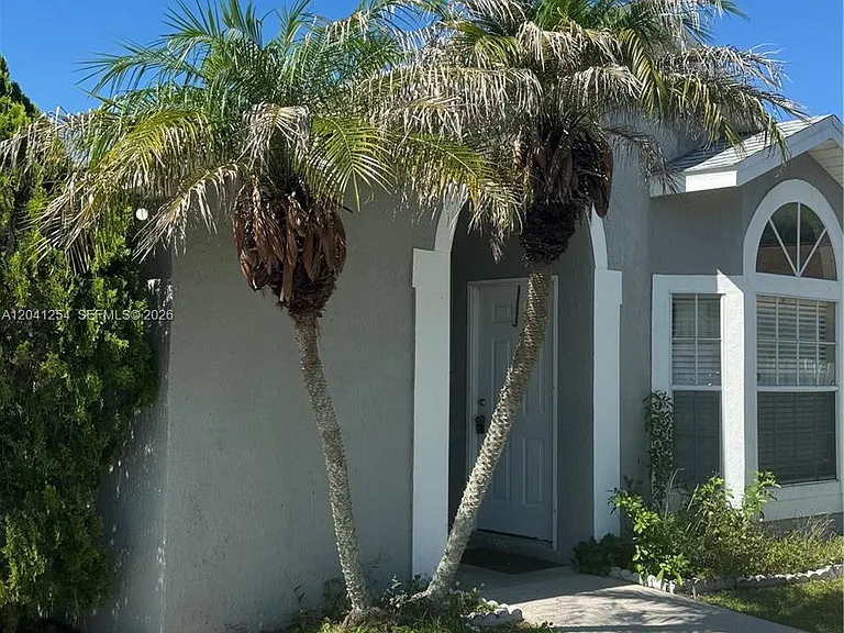 2399 Harbor Town Dr — Photo 1