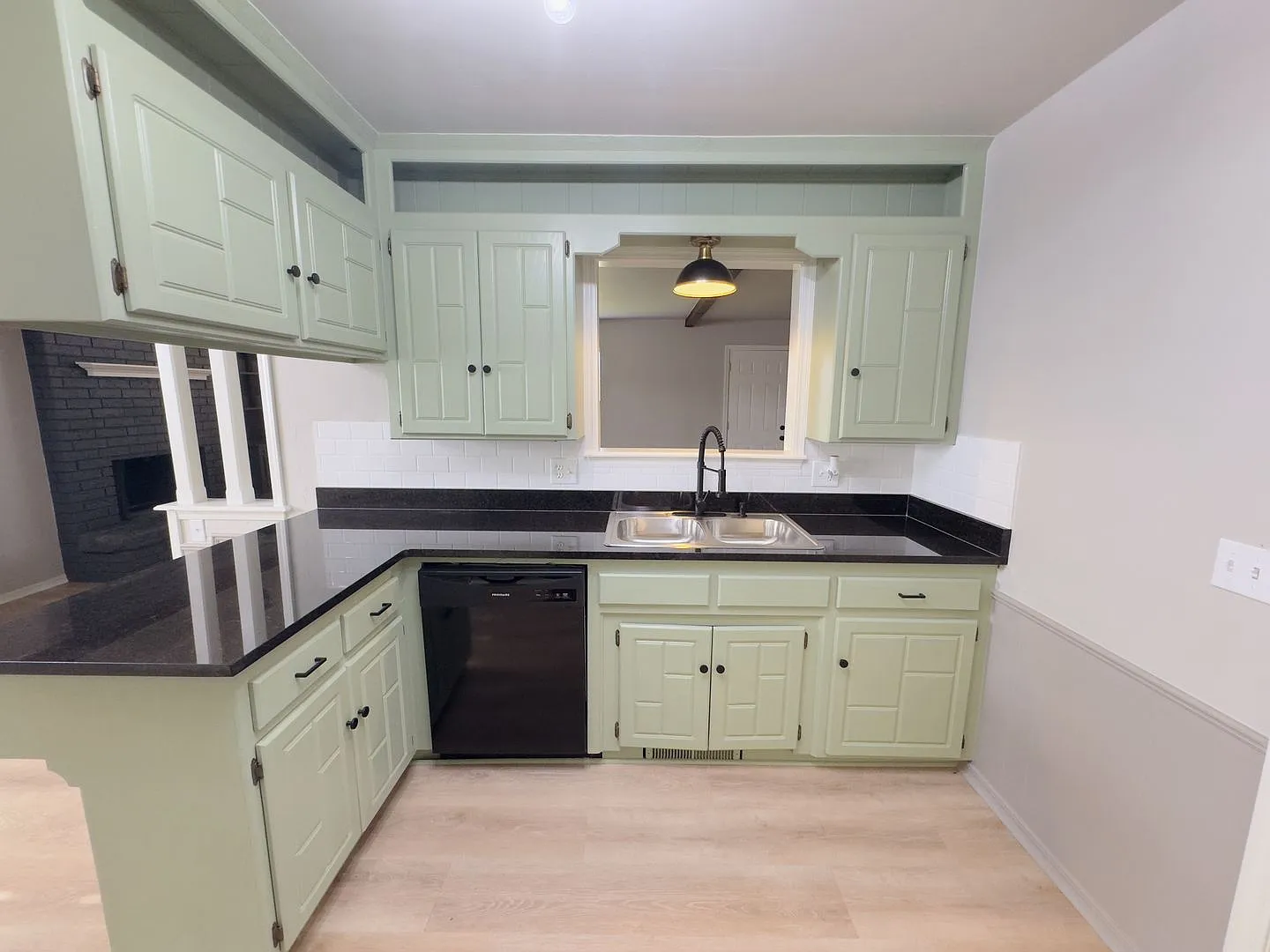 Updated 3-Bedroom, 2-Bathroom Duplex with a Spacious Fenced Backyard! — Photo 3