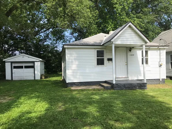 1209 S 12th St, Pekin, IL 61554