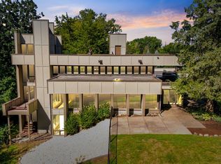 1706 Willow Bend Rd, Cedar Falls, IA 50613