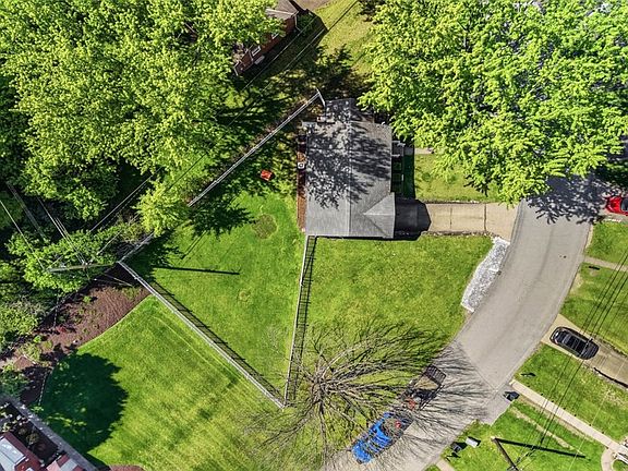 3rd image of 1012 Garden Pl