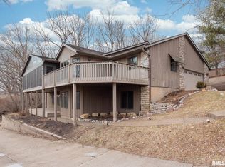 1 Walbrier Ct, Le Claire, IA 52753