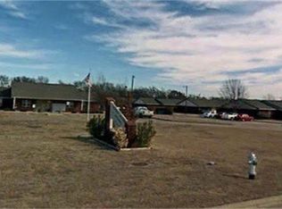 1201 N Meadows Dr, Granbury, TX 76048