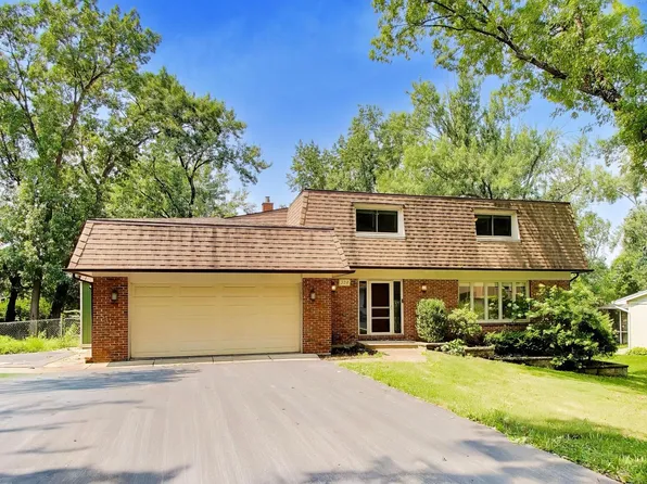 10S324 Hampshire Ln E, Willowbrook, IL 60527