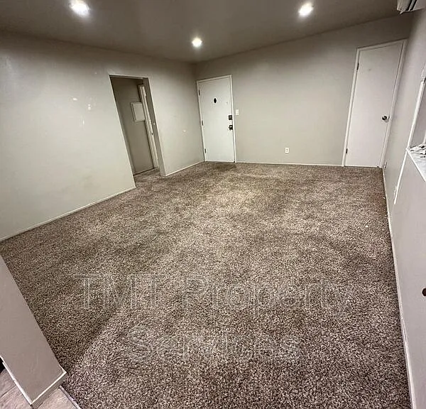 1615 W St #8 — Photo 3