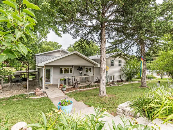6916 Dana Dell Dr, Manhattan, KS 66503