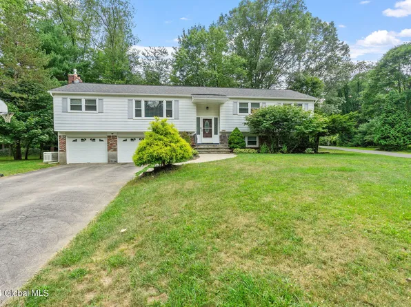 13 Laurel Oak Lane, Clifton Park, NY 12065