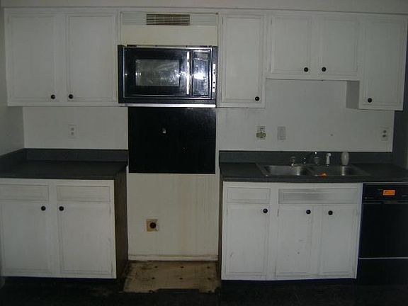 4th image of 3208 Amanda Dr