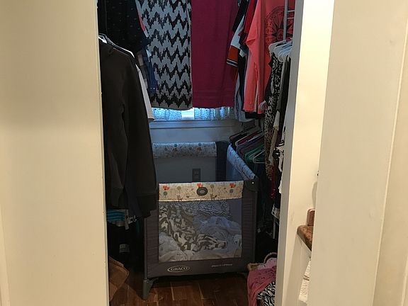 4th image of 350 Greenwell Ct