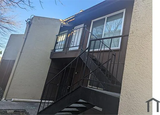 3 bed, 975 sqft, $1,995 — Photo 2