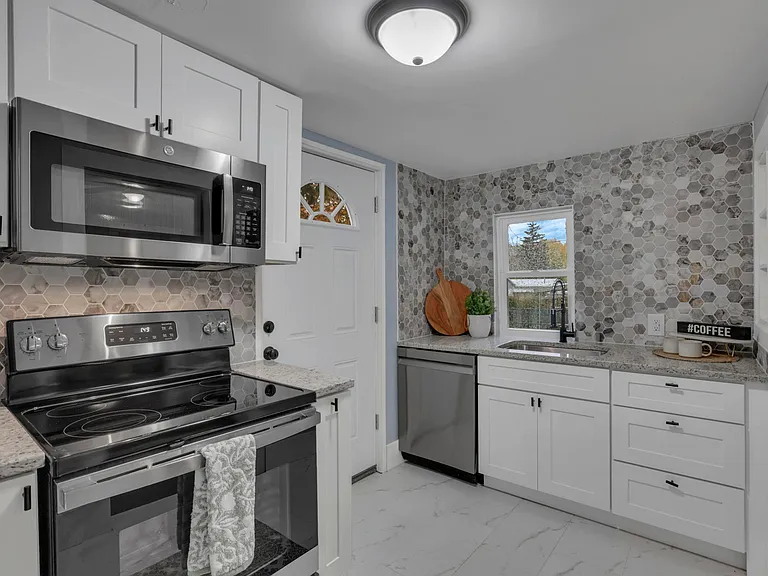 86 Wilwood Ave — Photo 1