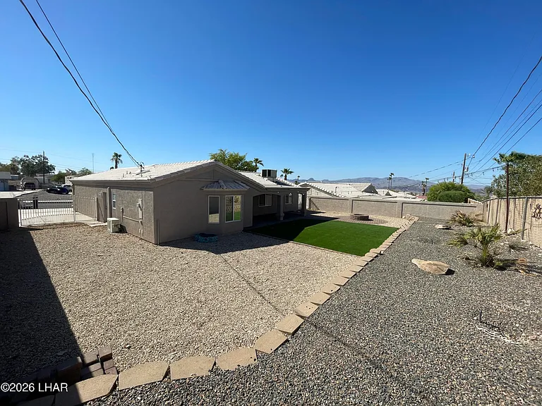 3025 Daytona Ave — Photo 3