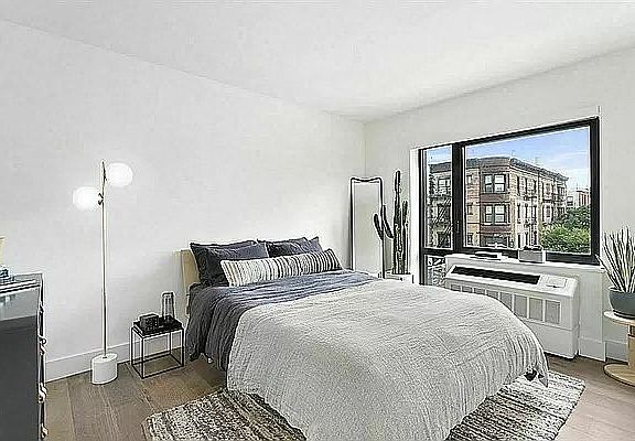 3rd image of 325 Lafayette Ave APT 6D