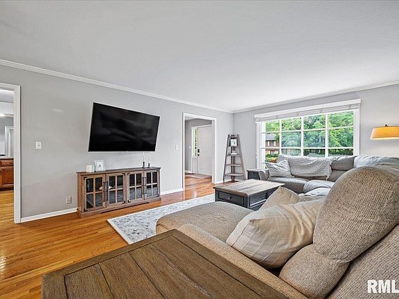 4th image of 1110 W Millford Ln