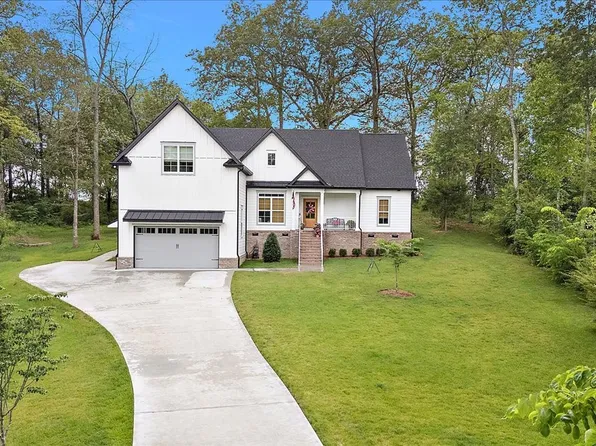 555 Station Cir, Tullahoma, TN 37388