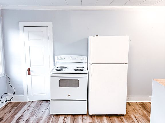 4th image of 224 E Pitt St #5