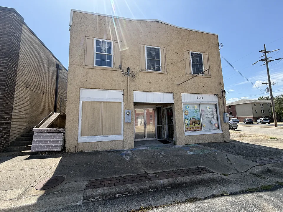 202 W 2nd St