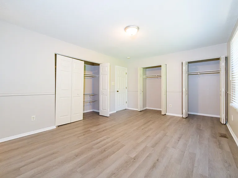 4 Astor Ct — Photo 15