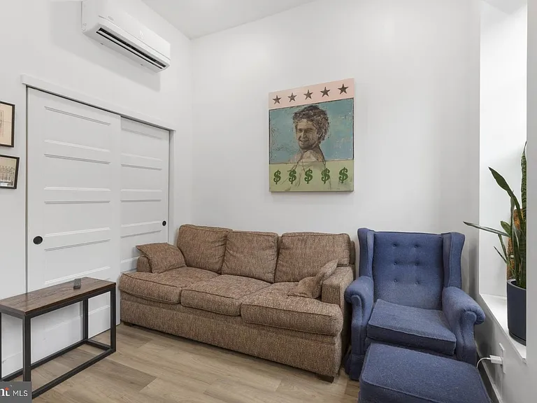 212 Catharine St #1 — Photo 7