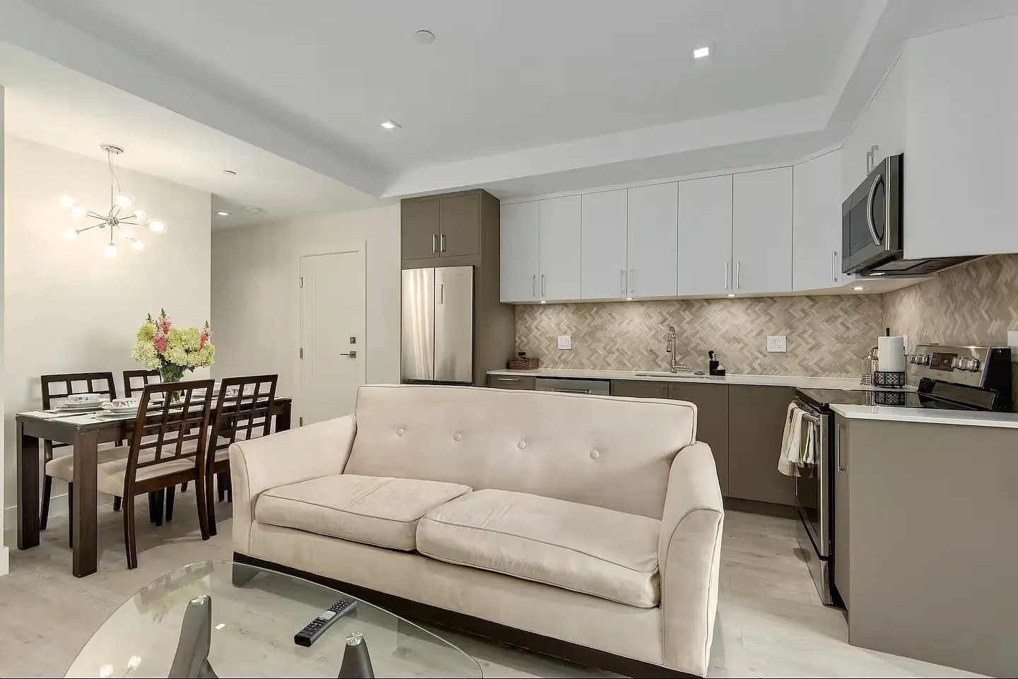2 bed, 700 sqft, $2,850 — Photo 3