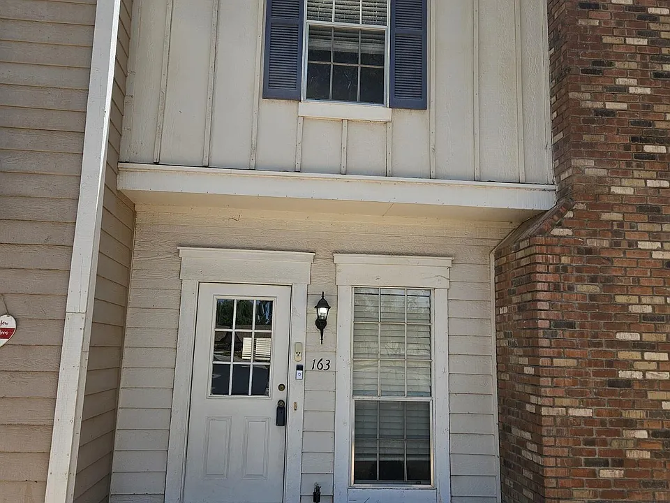 1600 N Saba St #163